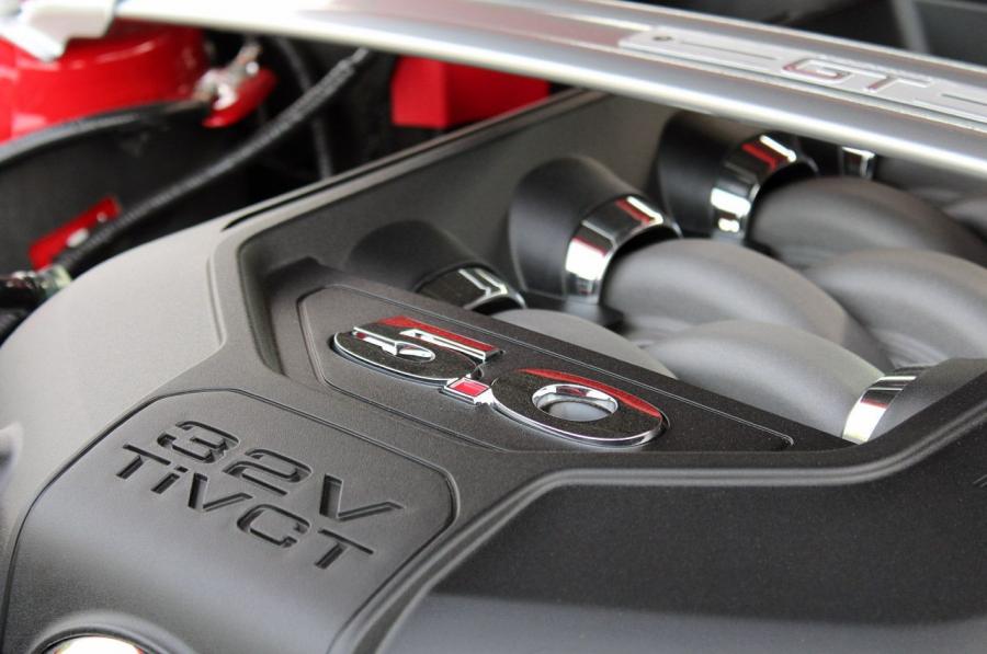  Ford Mustang GT Convertible 2013 года  (фото 33 из 65)